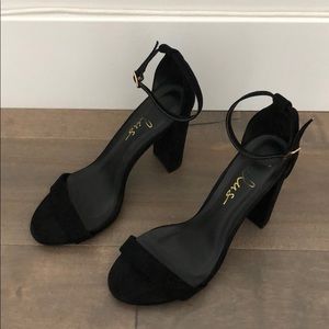 Lulus black heels